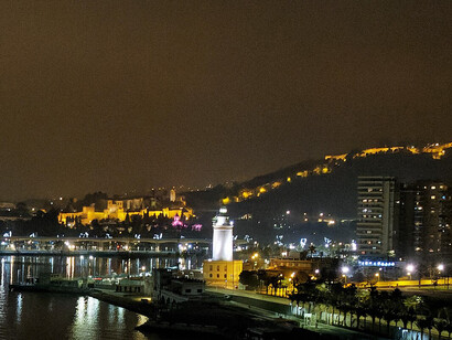 Estamos en tiempos en que tener un hogar es casi un lujo, mientras que unos pocos pueden tener mucho más que un solo lugar, para poder escoger dónde dormir y vivir. Málaga, España