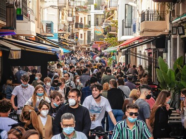 Le difficoltà cognitive possono manifestarsi anche in individui che hanno avuto forme lievi o asintomatiche dell’infezione, indipendentemente da età o condizioni pregresse