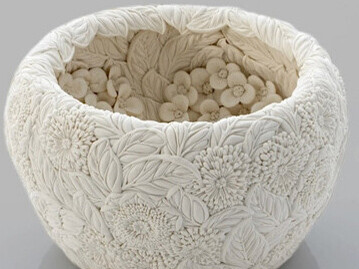 Cuenco con camelia, flor de ume, crisantemo y hojas. 2025