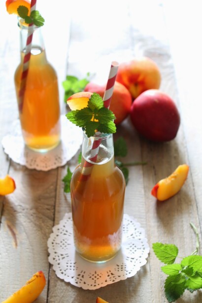 Tè freddo alle pesche e menta