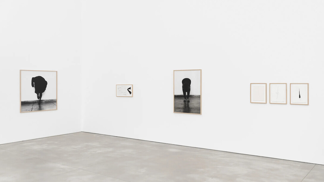 Helena Almeida, vista da exposição. Cortesia da Galeria Francisco Fino