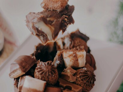 A queda da qualidade nutricional dos chocolates no Brasil traz uma reflexão importante, especialmente às vésperas da Páscoa: nos mostra um modelo de produção que prioriza lucro e volume em detrimento da saúde do consumidor. Diante disso, torna-se essencial fortalecer a educação alimentar, aprimorar a legislação e incentivar escolhas mais conscientes