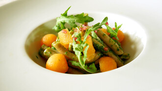 Casarecce di farro con pesto di rucola e dadini di melone 