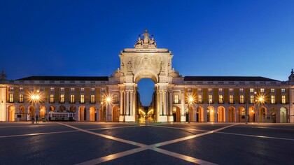 A fachada do Supremo Tribunal de Justiça de Portugal representa uma das instituições centrais do sistema judicial do país. No artigo, a imagem dialoga com o debate sobre responsabilização política, confiança nas instituições e aplicação da justiça