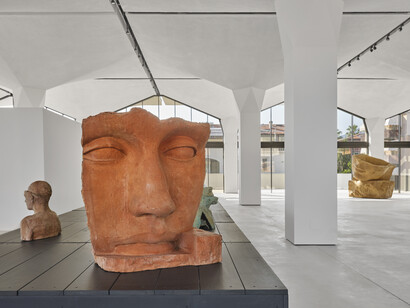 Igor Mitoraj, Present, vista della mostra. Cortesia del Museo Mitoraj