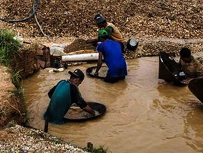 Cercatori di pietre preziose a Cempaka