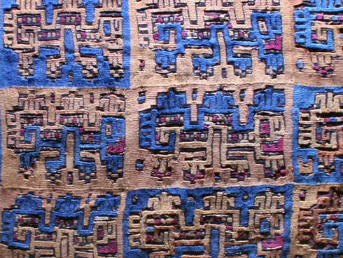 Tejidos en la vida para honrar a la muerte. Courtesy of Museo Chileno de Arte Precolombino