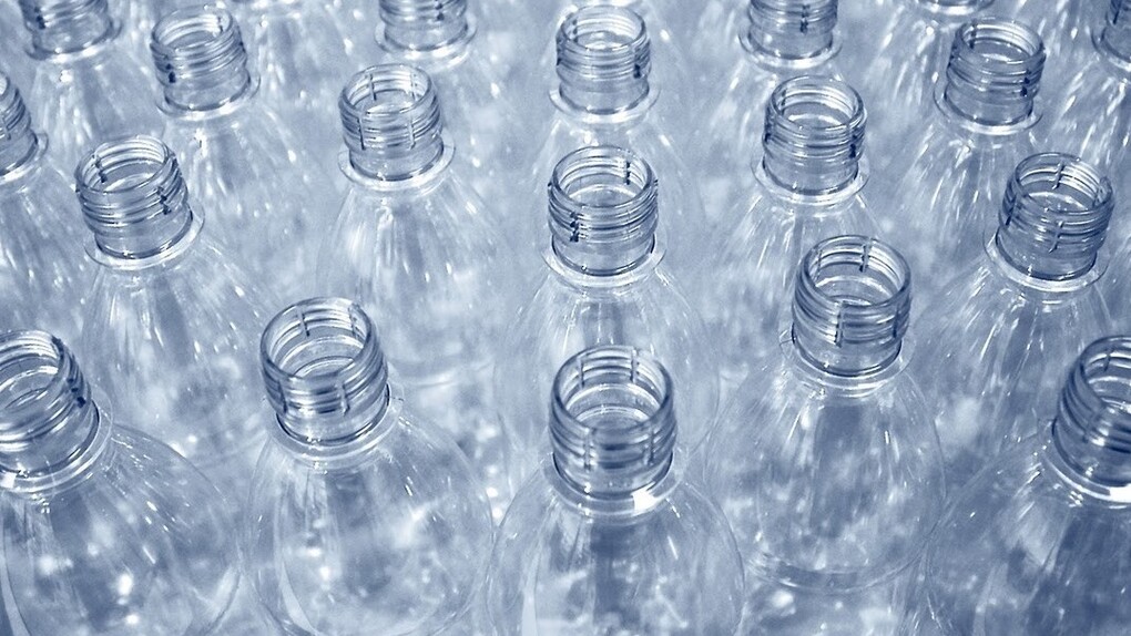 Botellas de agua mineral