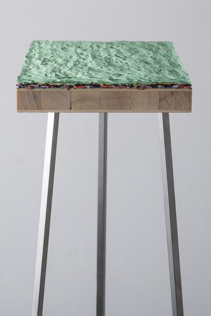 Maria Morganti, Stratificazione, 2011, Venezia, 2011, Pongo su tavola di legno, 22 x 18 x 2,5 cm, Cavalletto Acciaio, 118 x 33 x 33 cm, foto Francesco Allegretto