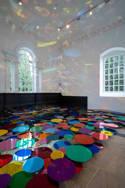Liz West, Our colour reflection, exhibition view. Courtesy of Yorkshire Sculpture Park