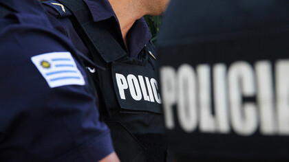 Policía de Uruguay en un operativo antidrogas en Montevideo