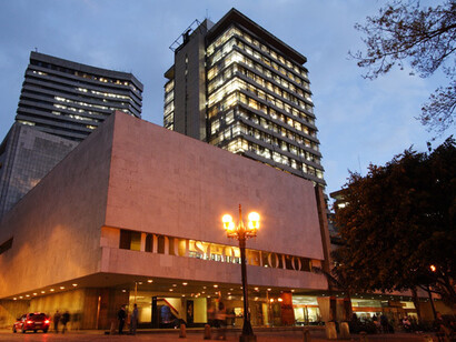 Sede del museo en la fachada oriental del parque Santander, en el centro de Bogotá