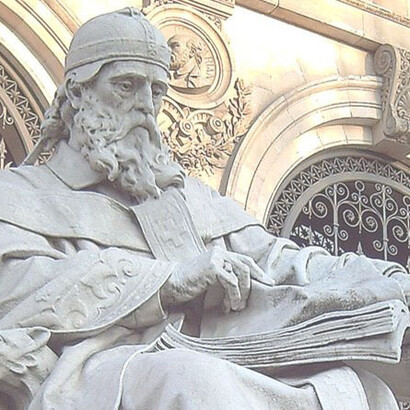 Sant'Isidoro di Siviglia, statua, Madrid, Spagna. Trovare l’etimologia significa, per Isidoro, parlare di verità
