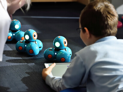 El aprendizaje móvil permite el acceso a contenidos dinámicos y personalizados, adaptados a las necesidades de cada estudiante