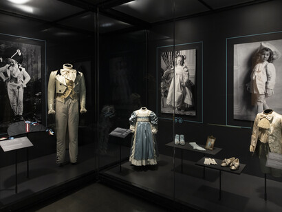 Bals costumés. Habiller l’histoire, 1870-1927, vue d'exposition. Avec l'aimable autorisation du McCord Stewart Museum