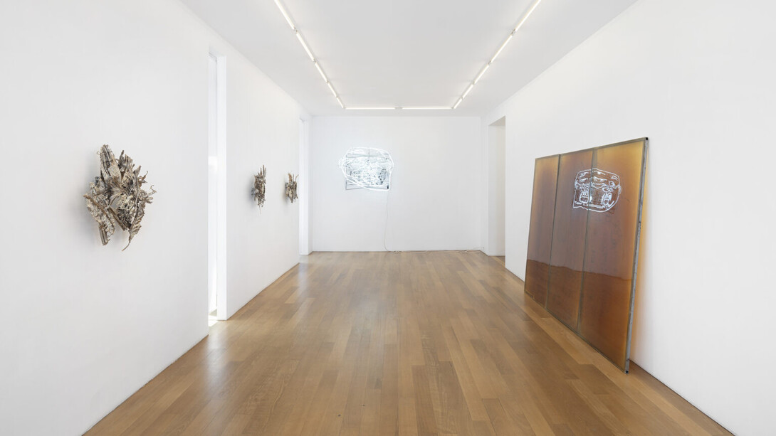 Various artists, Critical girls, exhibition view. Courtesy of Xippas