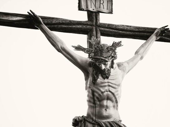 Black and white image of the crucifix in Carmona, AL, Spain