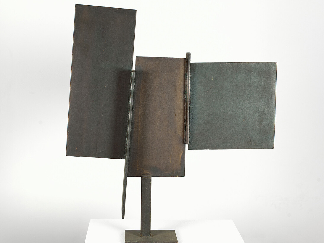 Robert Adams, Balanced forms opus 198, 1963, bronzed steel, 24 x 21 in/61 x 53.5 cm