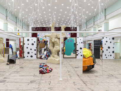 One thing doesn’t exclude the other. Courtesy of Galleria Continua