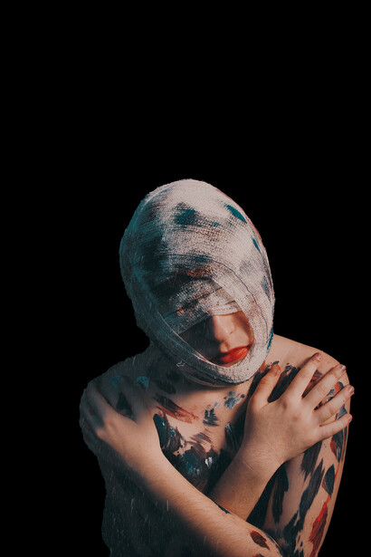 Le féminicide. Les défigurations avec de l'acide, également appelées vitriolage, se multiplient en Europe, dans le but de défigurer la femme, de la mutiler, de la torturer ou de la tuer, pour tenter d'effacer sa beauté et son identité