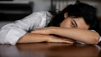 Dormir poco y mal puede llegar a tener efectos devastadores sobre nuestra salud física y mental, y también emocional