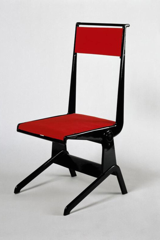 Jean Prouvé, Chaise inclinable (1924). Courtesy of Centre Pompidou