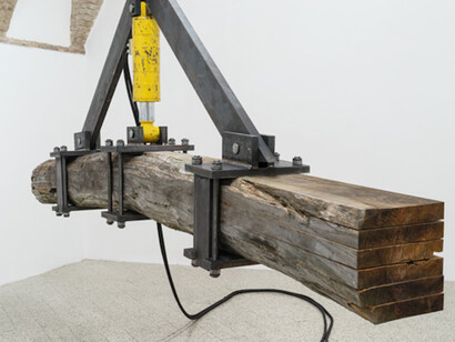 Arcangelo Sassolino, Exhibition view. Courtesy of Galleria Continua