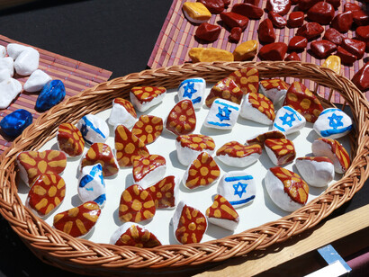 Using stones to build bridges - the Israeli and Macedonian flags, Photo: Carrie Hart
