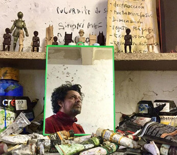 Kristian David creando en su atelier en Marsella, 2022