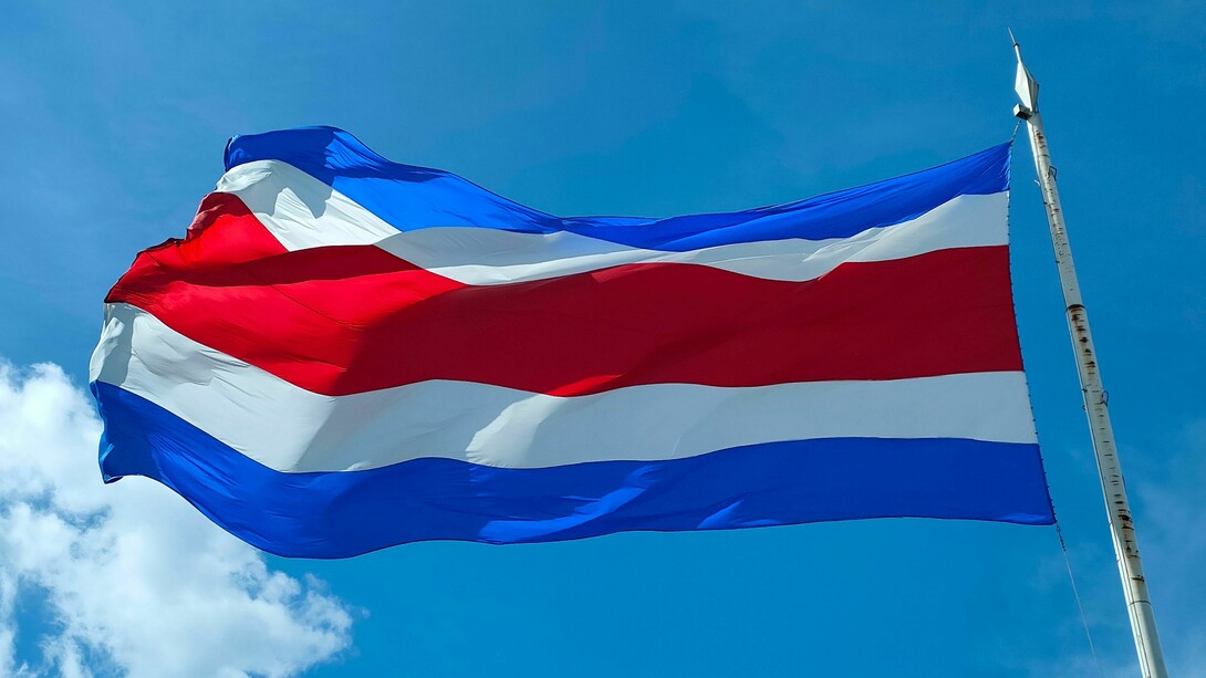 Costa Rica se ha consolidado históricamente como una de las democracias más sólidas del continente, guiada en su mayoría por gobernantes civiles, educadores y profesionales desde su independencia