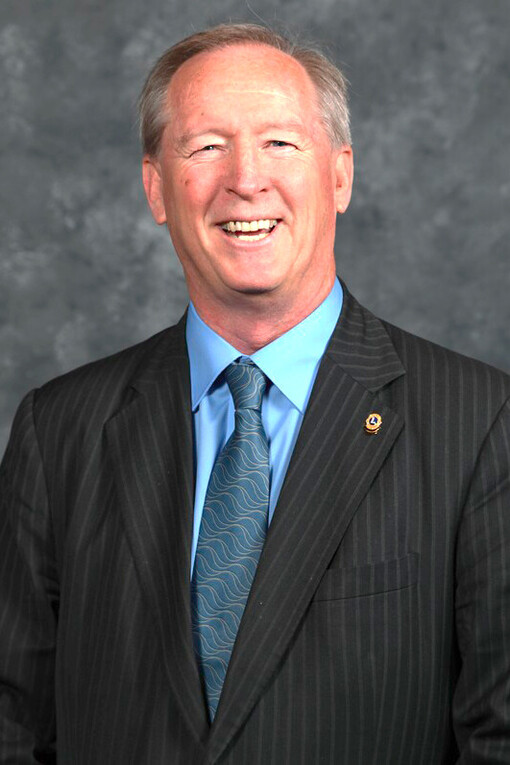 Brian Sheehan, Président International (Bird Island, Minnesota-USA). Il participera également à la Conférence des Lions de la Méditerranée à Tanger du 23 au 26 février, organisée par l'Observatoire de la solidarité méditerranéenne