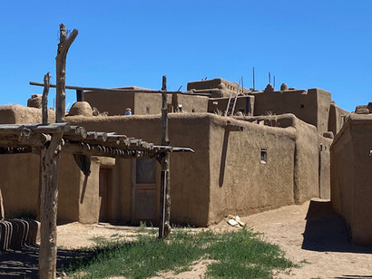 Casas de bahareque, estilo pueblo, Taos (Foto de Jorge M. González)