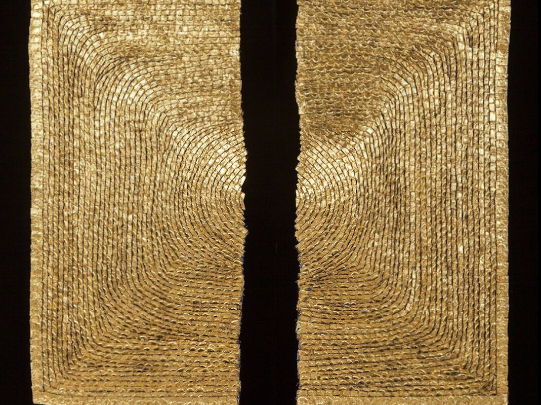 Olga de Amaral, Dos mitades II, 2011. Courtesy of  Galerie Agnès Monplaisir