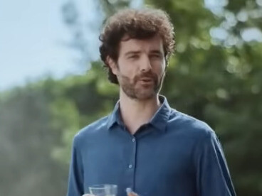 Alla richiesta della bambina, un asteroide cadeva dal cielo colpendo prima la madre, poi il padre, e infine altri personaggi