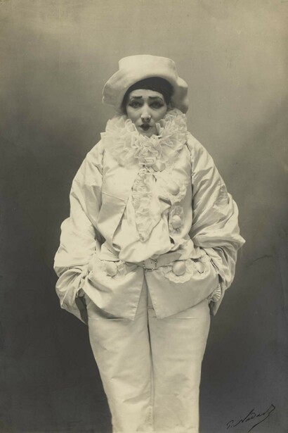 Paul Nadar, Sarah Bernhardt dans Pierrot assassin pantomime de Jean Richepi. Avec l'aimable autorisation du Musée du Louvre