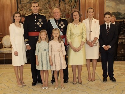 Foto de familia tras la proclamación de Felipe VI como rey de España; de forma muy oportuna, ese día no se invitó a la infanta Cristina ni a su esposo, Iñaki Urdangarín