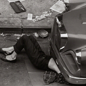 Larry Fink, Twelfth Street, 1967. Courtesy of Damiani