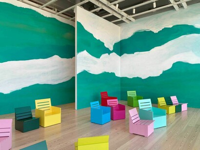 Mary Heilmann, Larga línea, vista de exhibición. Cortesía del Whitney Museum of American Art