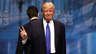 Donald Trump, ex presidente degli USA, rappresentante del Partito Repubblicano. Candidato alla presidenza per le elezioni di novembre 2024. Qui in una foto del 2013 di Gage Skidmore