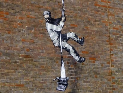 O mural de um prisioneiro fugitivo, Reading, Inglaterra. Através da mistura de várias camadas culturais é criada uma mensagem, que se eterniza perante um povo