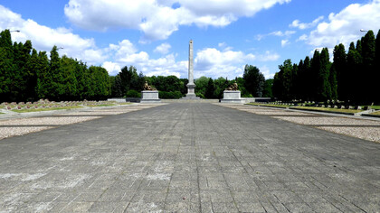 Warsaw cemetery, by Bohdan Lachert