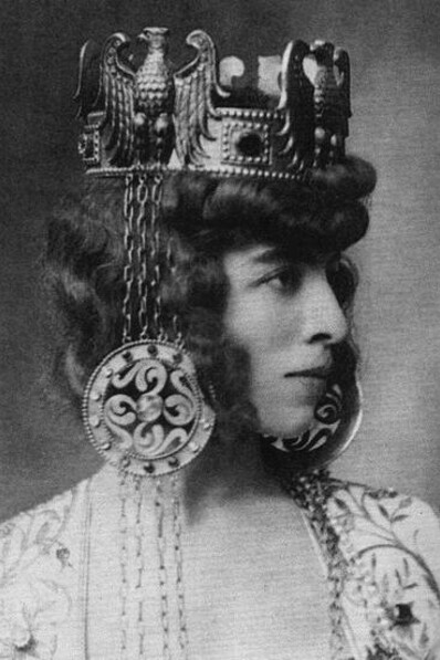 Luisa Casati nei panni dell'imperatrice Teodora a un ballo in maschera a Roma, nel 1905