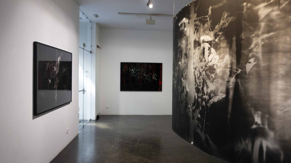 Roberto Huarcaya, Seeing by contact, exhibition view. Courtesy of Ponce + Robles Gallery