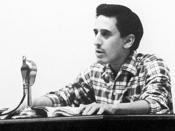 Roque Dalton en la entrega del Premio de Poesía de la Casa de las Américas en 1969, por su libro Taberna y otros lugares