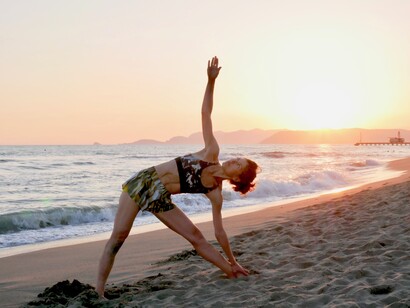 Un'asana in spiaggia