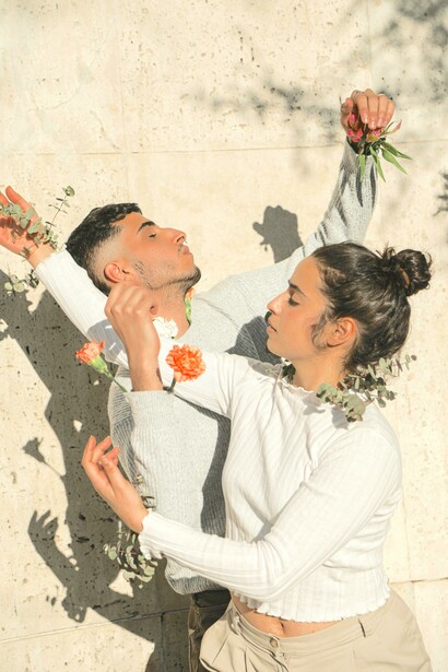 O amor, assim como na natureza, nem sempre é isento de falhas e deformações, mas busca a completude