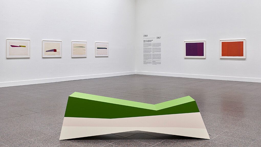 Anne Truitt, Pioneer of minimal art, exhibition view. Courtesy of Kunstsammlung Nordrhein-Westfalen