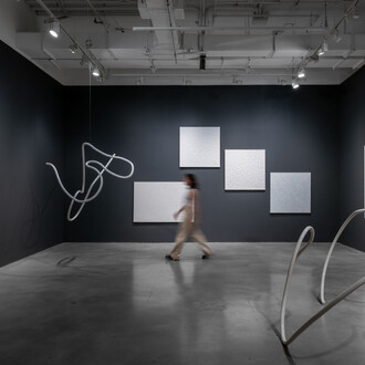 Tomie Ohtake, The ultimate works, exhibition view. Courtesy of Galeria Nara Roesler