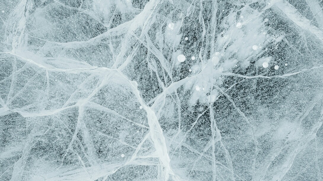 Uno studio pubblicato su Nature Geoscience ha risolto un quesito che impegnava la paleoclimatologia da oltre settant'anni, chiarendo perché la relazione tra isotopi dell'acqua e temperatura nelle carote di ghiaccio antartiche varia nello spazio e nel tempo
