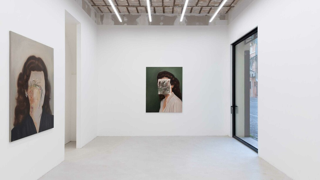 Tina Dion, Behind cypress forests / پشتِ جنگل‌هایِ سرو, vista della mostra. Cortesia di T293